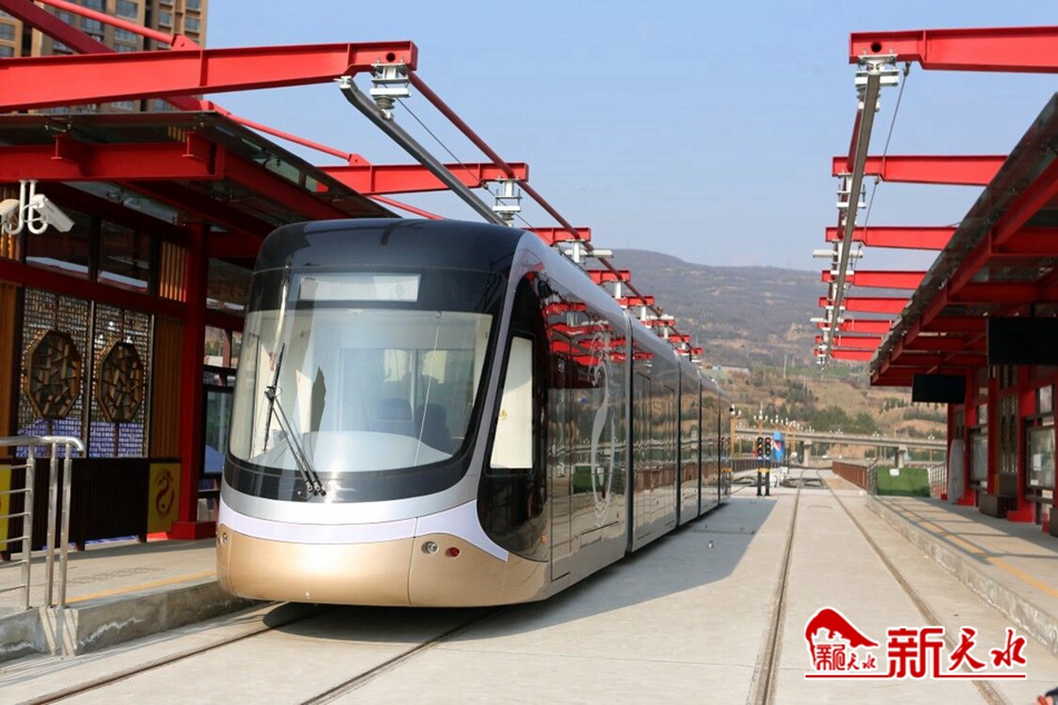 王銳調(diào)研有軌電車示范線一期工程、工業(yè)博物館等項(xiàng)目建設(shè)情況