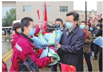 慶陽(yáng)市第二、三批支援湖北醫(yī)療隊(duì)12名隊(duì)員凱旋