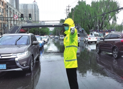 雨情急！多部門聯(lián)動疏通保暢