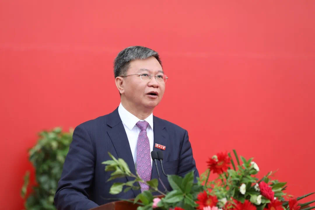 蘭州大學(xué)校長(zhǎng)嚴(yán)純?nèi)A寄語(yǔ)2020屆本科畢業(yè)生：做敢擔(dān)當(dāng)、能擔(dān)當(dāng)、有擔(dān)當(dāng)?shù)娜?>
        </a><em>蘭州大學(xué)校長(zhǎng)嚴(yán)純?nèi)A寄語(yǔ)2020屆本科畢業(yè)生：做敢擔(dān)當(dāng)、能擔(dān)當(dāng)、有擔(dān)當(dāng)?shù)娜?/em></li>
    <li><a  target=