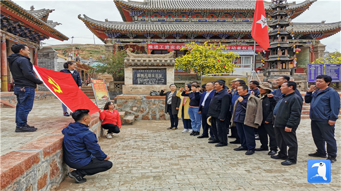 “七一”前夕，甘南州紀(jì)委監(jiān)委機關(guān)第二黨支部組織支部黨員和幫扶村黨員赴臨潭縣新城鎮(zhèn)蘇維埃舊址紅色教育基地參觀學(xué)習(xí)活動。_副本.jpg