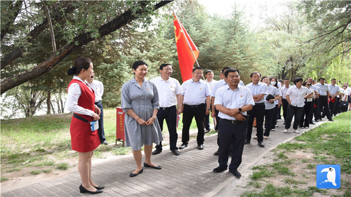 7月1日，嘉峪關(guān)市紀(jì)委監(jiān)委機關(guān)黨委在迎賓湖絲路廉潔文化主題公園舉行慶祝黨建99周年迎“七一”主題黨日活動。_副本.jpg