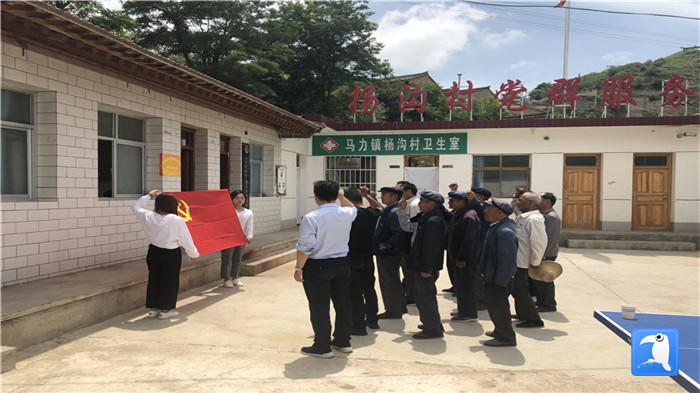 6月29日，天水市武山縣紀(jì)委監(jiān)委組織黨員干部在馬力鎮(zhèn)楊溝村重溫入黨誓詞。_副本.jpg