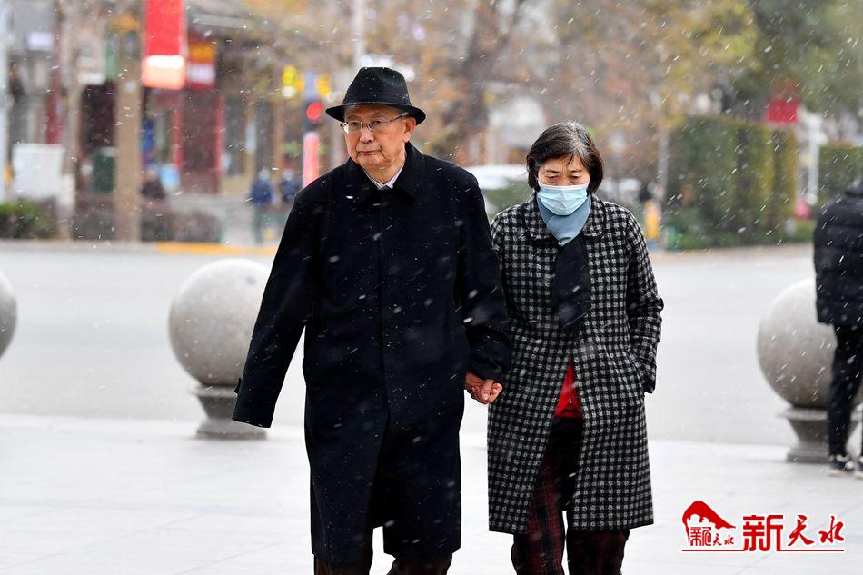 初雪來了！一起在天水街頭，共赴“白頭”！