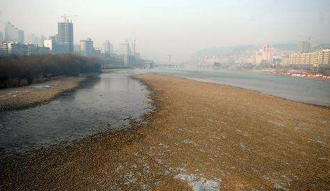 市民：黃河水位大降會不會影響供水？ 水務(wù)部門：枯水期流量偏小屬于正常現(xiàn)象
