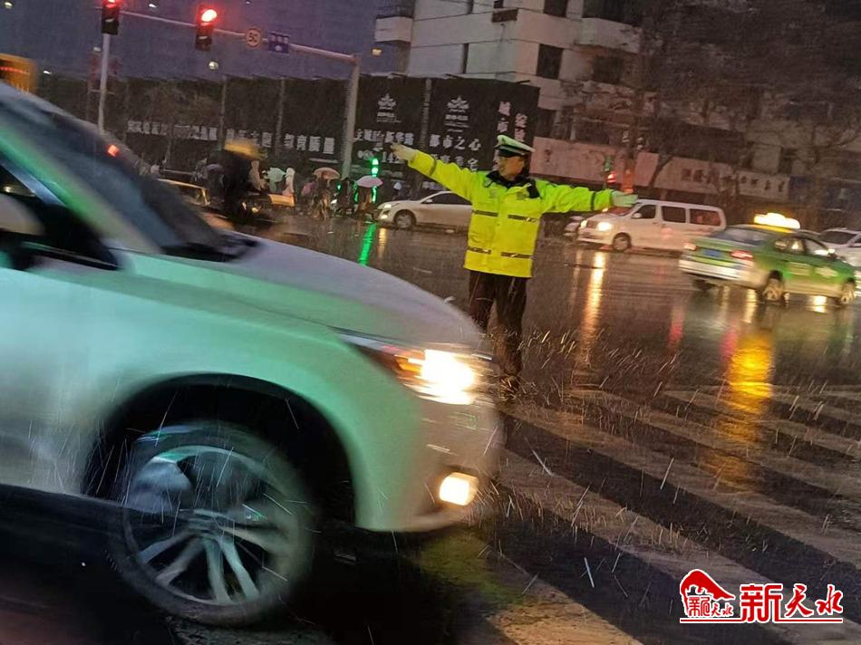 風(fēng)雪襲來，天水最美“警色”在路上！