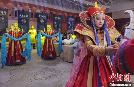 圖為中國首部邊塞史詩劇《天下雄關(guān)》首演發(fā)布會現(xiàn)場?！〈蘖?攝