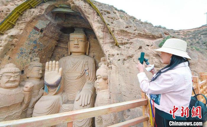 圖為位于甘肅省武威市境內(nèi)的天梯山石窟，其開鑿于東晉十六國時期的北涼。(資料圖) 崔琳 攝