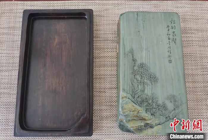 圖為盧保勝為提升洮硯文化內(nèi)涵，制作“一硯一銘、一盒一拓”成品展示?！堟?攝
