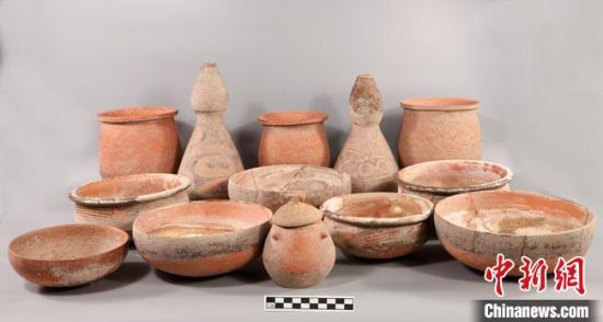圖為圪垯川遺址出土的器物組合。(資料圖) 甘肅省文物局供圖