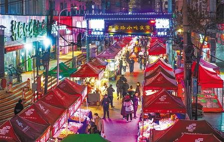 蘭州市城關(guān)區(qū)正寧路小吃夜市、南關(guān)民族風(fēng)味一條街恢復(fù)營(yíng)業(yè)
