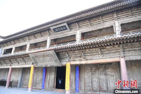 圖為張掖大佛寺建筑外圍?！钇G敏 攝