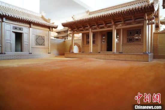 圖為微縮建筑蘭州四合院內(nèi)部結(jié)構(gòu)?！【琶赖┰?　攝