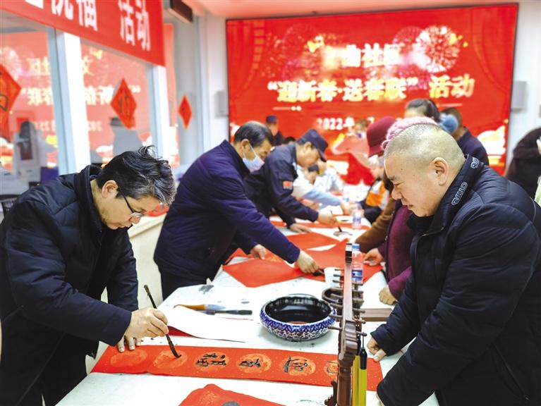 蘭州新區(qū)開(kāi)展“墨香四溢送春聯(lián)·情暖文曲送祝?！被顒?dòng)