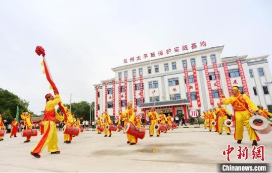 2021年6月30日，蘭州太平鼓教育保護實踐基地啟動儀式在蘭州新區(qū)舉行。(資料圖) 高展 攝