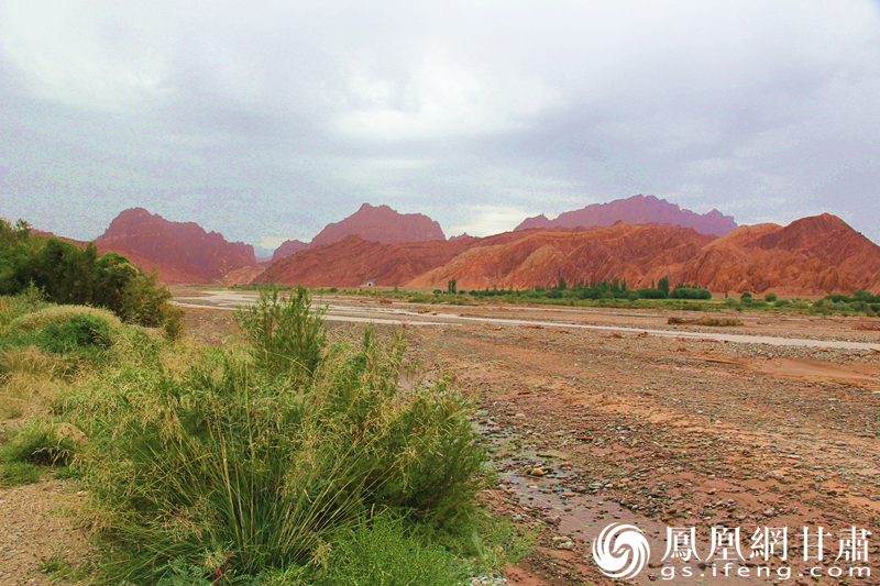 庫車銅廠河沿途，曾經(jīng)的絲路古道。楊文遠 攝