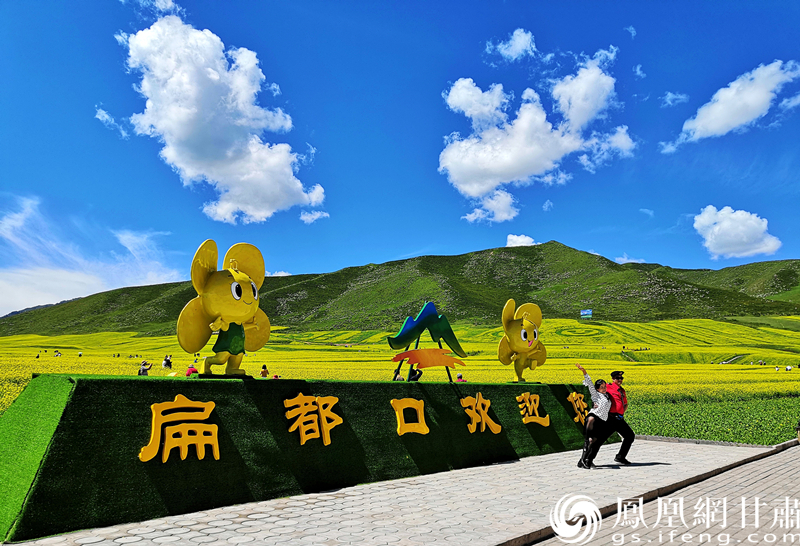 河西走廊張掖扁都口，古絲綢之路要道。王振武 攝