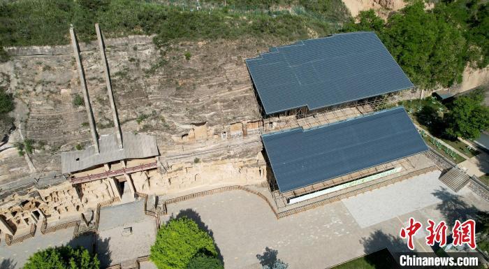 圖為航拍視角下的北石窟寺?！“瑧c龍 攝
