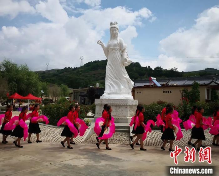 甘肅省西和縣乞巧節(jié)活動(dòng)。殷春永 攝