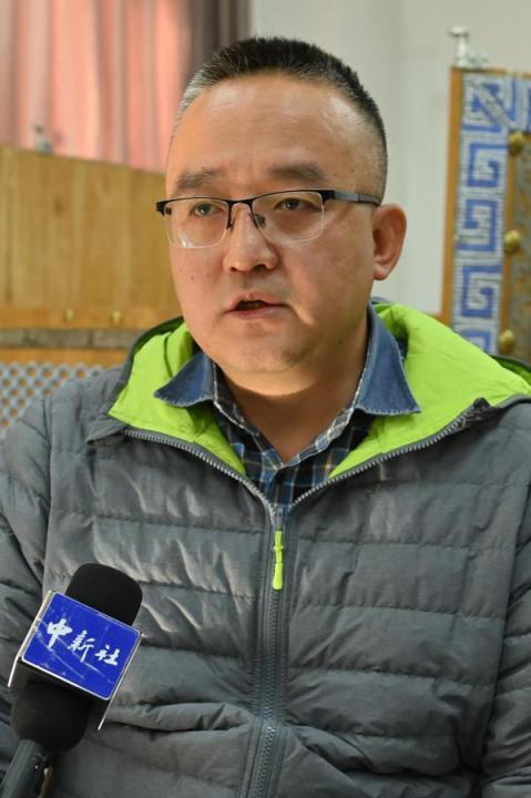 謝焱，甘肅省文物考古研究所副研究館員、考古研究二部主任、田野考古項(xiàng)目負(fù)責(zé)人。主持參與了張家川馬家塬戰(zhàn)國(guó)西戎墓地、臨潭磨溝齊家文化墓地等20多項(xiàng)考古調(diào)查、發(fā)掘工作，曾獲得中國(guó)國(guó)家文物局田野考古二、三等獎(jiǎng)，“十二五”文物保護(hù)科學(xué)和技術(shù)創(chuàng)新二等獎(jiǎng)等榮譽(yù)。