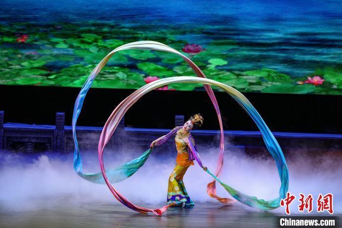 圖為經(jīng)典舞劇《絲路花雨》演出現(xiàn)場(chǎng)。(資料圖) 　甘肅演藝集團(tuán)供圖