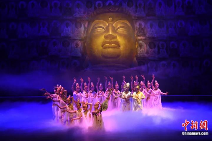 2024年2月23日晚，中國(guó)經(jīng)典舞劇《絲路花雨》在甘肅蘭州演出恭賀新春。李亞龍 攝